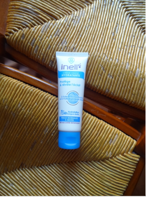 Cosmetexpert's tweet photo. On ne répétera jamais assez qu'il ne faut pas utiliser quotidiennement une crème renfermant des filtres UV #Inell @Leclerc_MEL https://t.co/td3AMuT0SR https://t.co/LutMj52AGZ