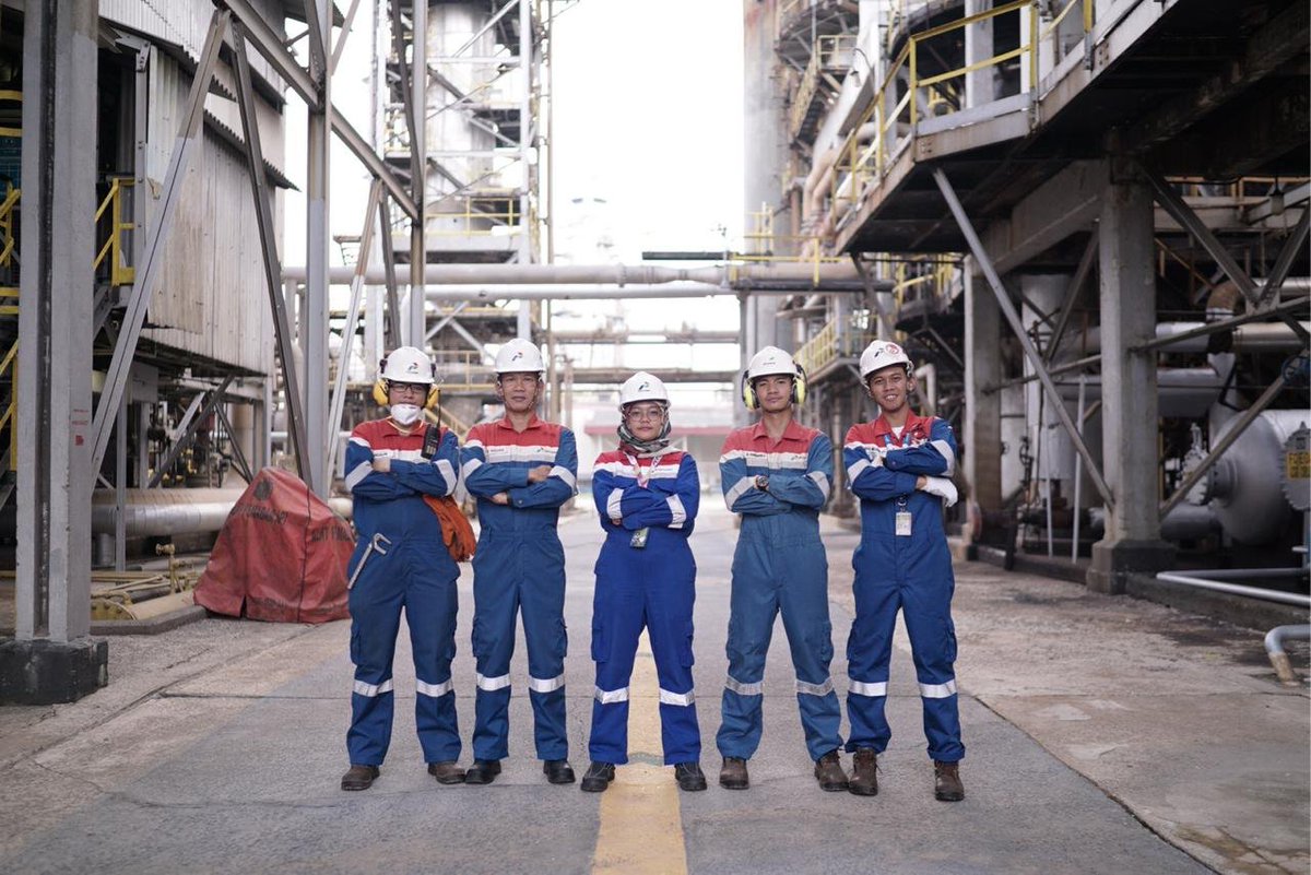 Menjadi srikandi diantara Perwira arjuna lainnya bukanlah sebuah kendala dan bukan jg menjadi alasan utk dispesialkan. Kita setara, kita sama-sama bisa jadi juara. Jangan takut bergabung bersama <a href="/pertamina/">PERTAMINA</a>, karena semangatmu yg paling utama #AoCPertaminabatch3 #PertaminabyEclat