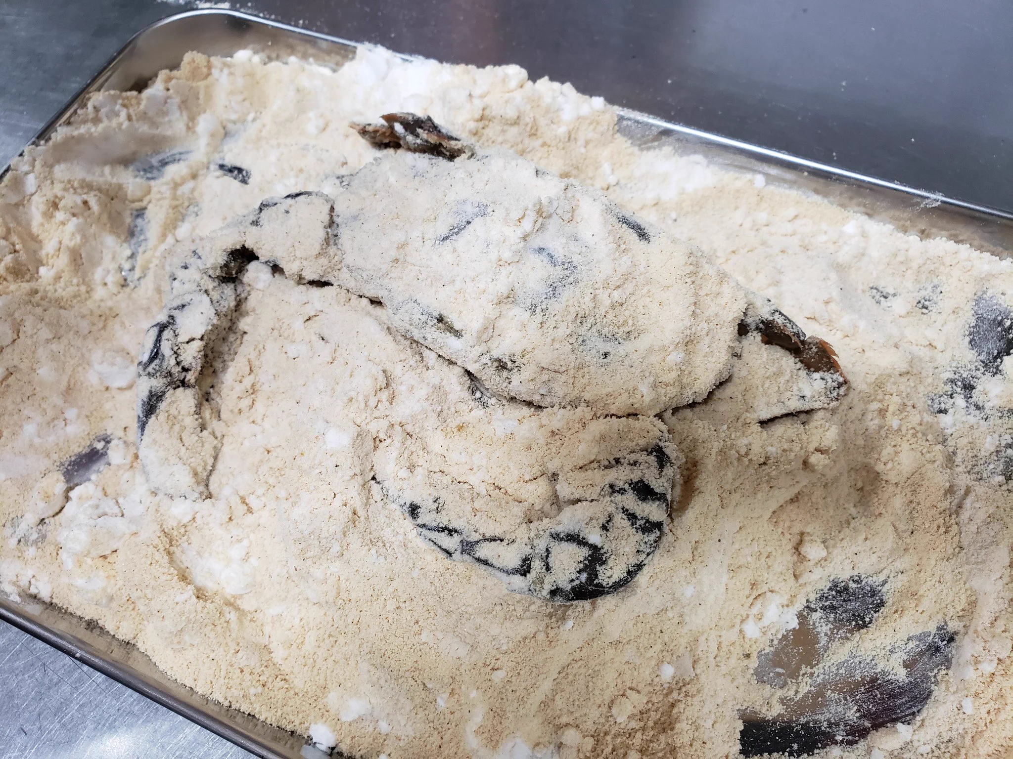 【期間限定】全国のドムドムハンバーガーにて、丸ごと!!カニバーガーが登場！