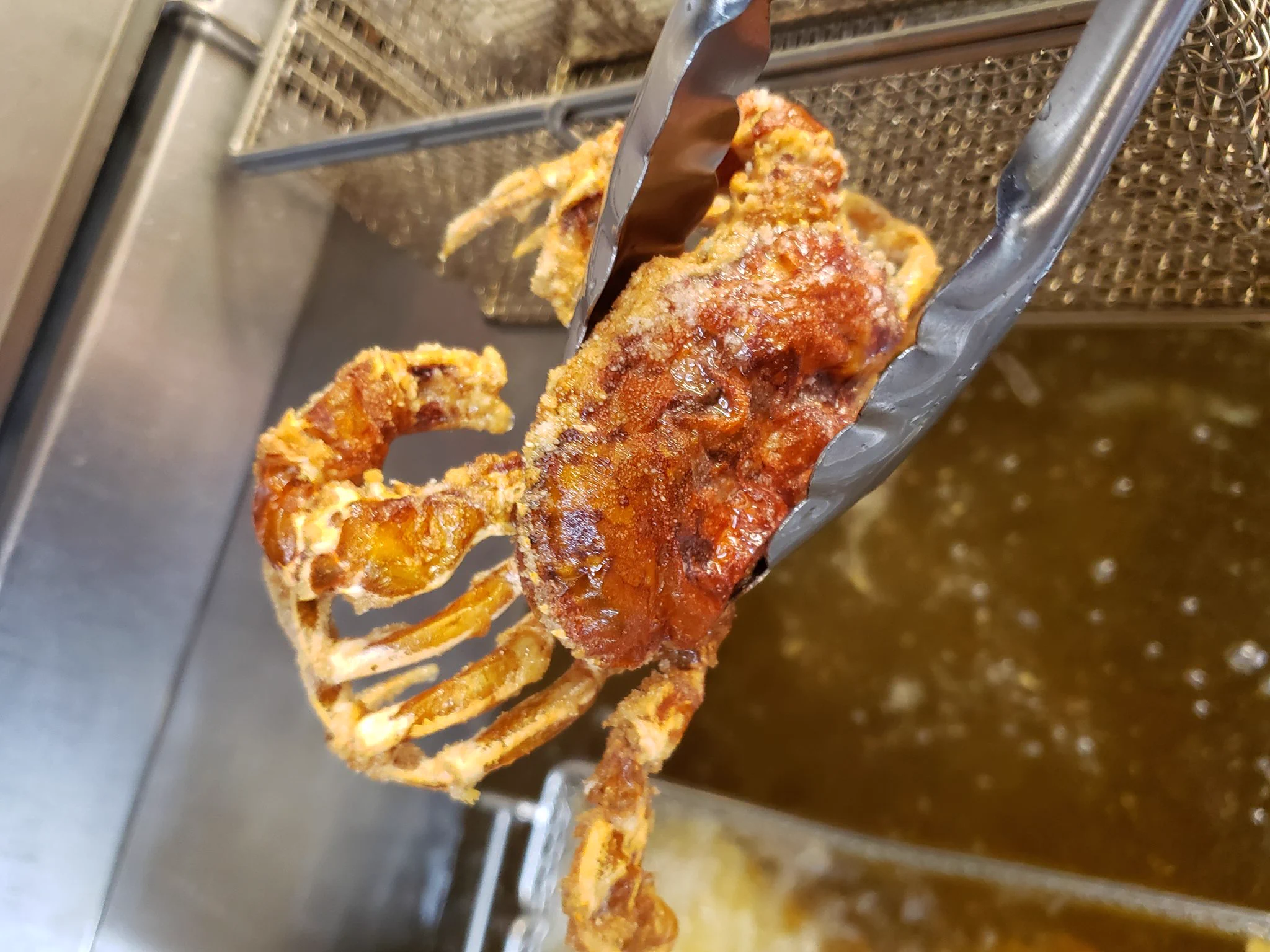 【期間限定】全国のドムドムハンバーガーにて、丸ごと!!カニバーガーが登場！