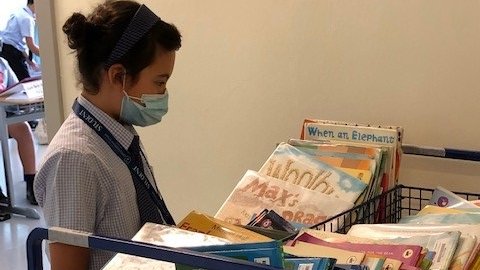 GEMSFPS's tweet photo. Our mobile library! As our students are unable to visit the library currently, the library bus is coming to them! Every day, every classroom, every corridor - keep reading, FPS! #FPSEducation #Welovereading #Librarybus #KHDA https://t.co/dTpk4aSpFh