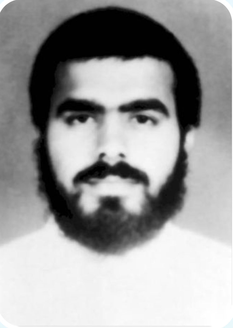 Kuwait_martyrs's tweet photo. الشهيد:يعقوب يوسف أحمد علي
العمل:مدني 
الحالة الإجتماعية:متزوج 
الميلاد:13/4/1966 
الإستشهاد:17/9/1990 
واقعة الاستشهاد:تم استدعائه في مركز التحكم بالجابرية لتصليح عطل في احدي المحمولات ذات الضغط العالي بالقاعدة العسكرية وأثناء التصليح انفجر المحمول مما أصابه بحروق أدت إلى الوفاة https://t.co/zStKtIIvAp