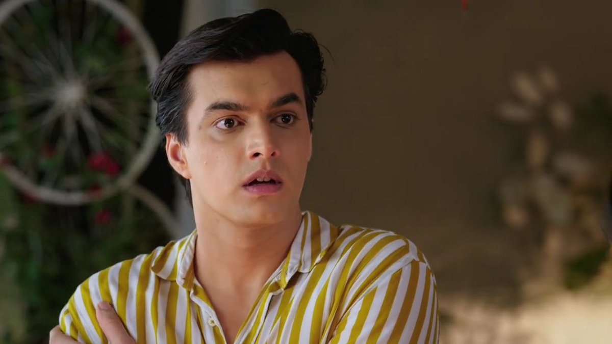 When family was making him understand and everytime she was like "Hnmm!!" and his reaction  @momo_mohsin  @shivangijoshi10  #Kaira  #KairaArePregnant  #yrkkh