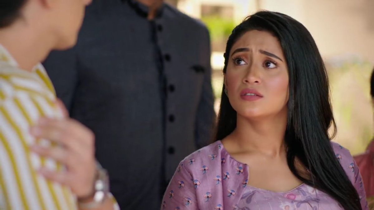 When family was making him understand and everytime she was like "Hnmm!!" and his reaction  @momo_mohsin  @shivangijoshi10  #Kaira  #KairaArePregnant  #yrkkh