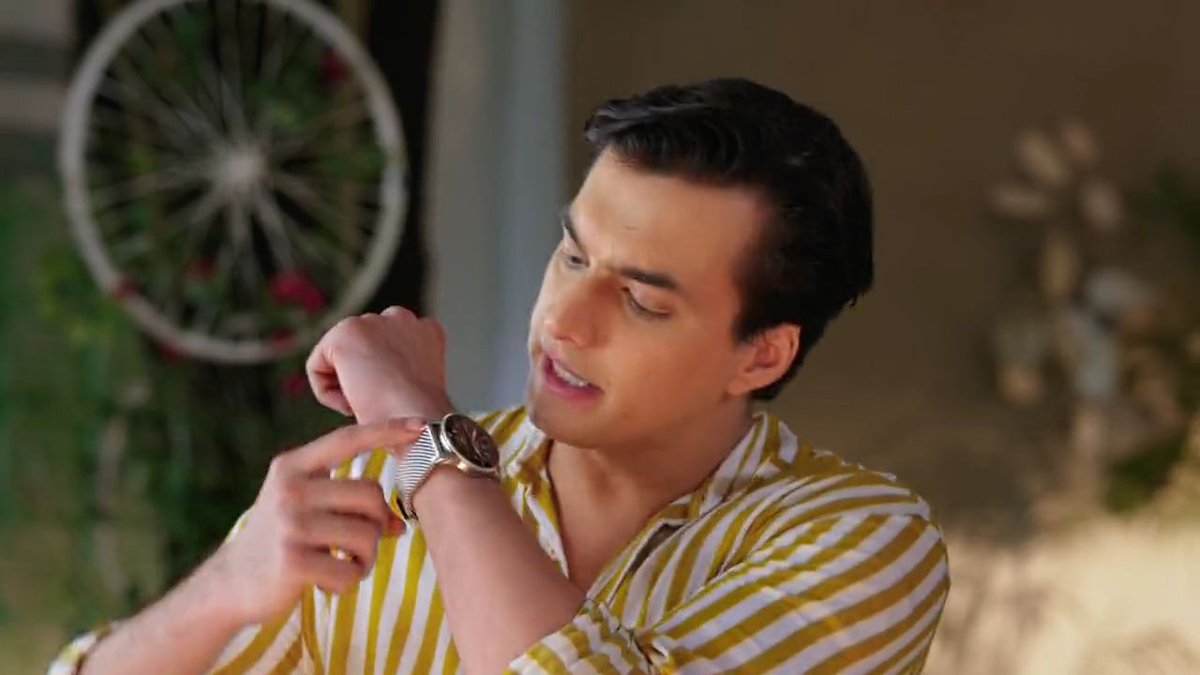 "Nashta bhi nahi kiya, vitamins nahi liye! Dekho 11 minute upar ho chuke hai..""Koi toh bachao mujhe iss hitler se! Please!" @momo_mohsin  @shivangijoshi10  #Kaira  #KairaArePregnant  #yrkkh