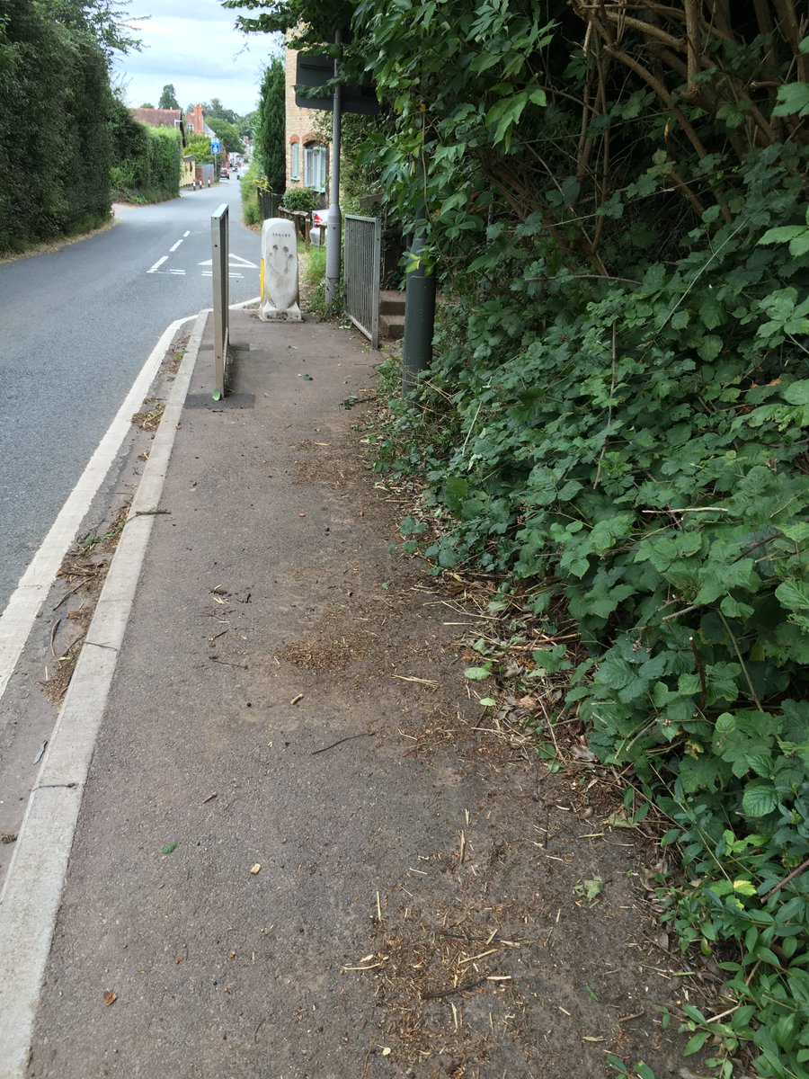 juliadgooch1's tweet photo. Volunteers in #Newent have been out cleaning up their streets as part of the Great British clean up. #lovewhereyoulive #foddc https://t.co/aDVO16khKZ