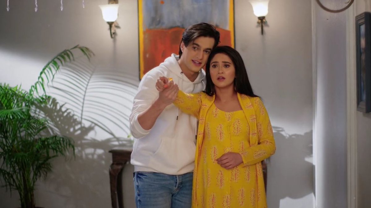 "Jaan? Yeh kahan jaa rahi hai aap?""Room!" "Abse hum neeche wale kamre mein hi rahenge.. okay?"  @momo_mohsin  @shivangijoshi10  #Kaira  #KairaArePregnant  #yrkkh