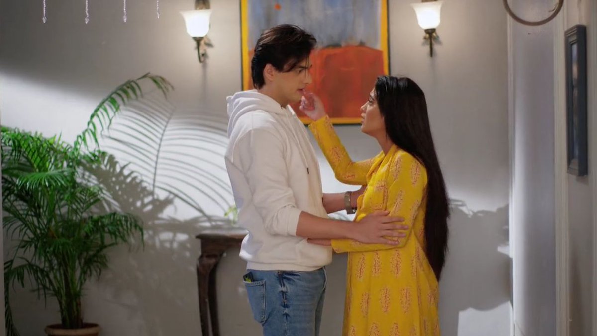 "Jaan? Yeh kahan jaa rahi hai aap?""Room!" "Abse hum neeche wale kamre mein hi rahenge.. okay?"  @momo_mohsin  @shivangijoshi10  #Kaira  #KairaArePregnant  #yrkkh