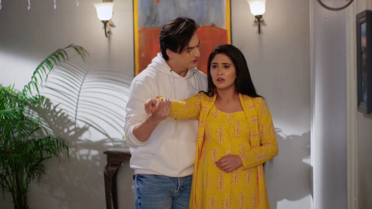 "Jaan? Yeh kahan jaa rahi hai aap?""Room!" "Abse hum neeche wale kamre mein hi rahenge.. okay?"  @momo_mohsin  @shivangijoshi10  #Kaira  #KairaArePregnant  #yrkkh