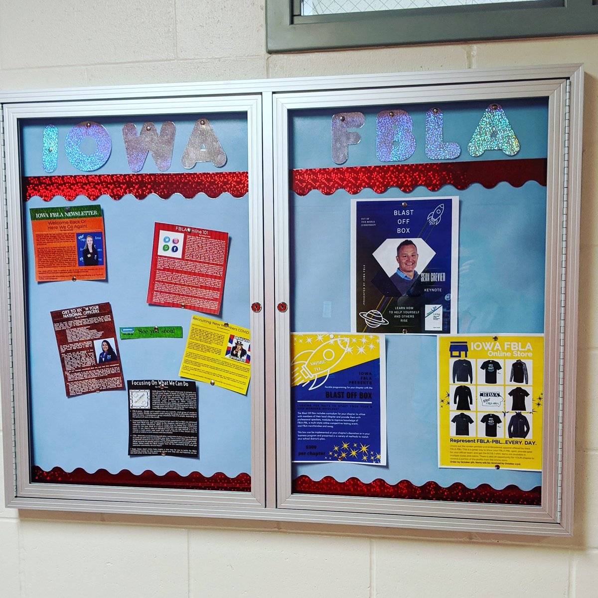 crestonfbla156's tweet photo. Check the new bulletin board in the 300 hallway, outside the Room 305 (thanks Nevaeh &amp; Bianca). The board features the @iowafbla state officer fall newsletter and the fall programming, Blast Off Box (B.O.B.) 🚀 There is still time to join, just $15/person! #Aspire #LaunchFBLA https://t.co/aWZZfPEiVT