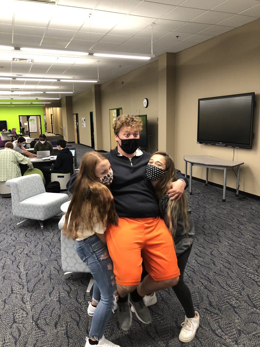 agaul24's tweet photo. Here are some @BlackRaidersEHS working hard during Emergency Medical Responder class @SCCareerAcademy today @vanderb51 @hannah_kritzer #witccems https://t.co/8AXYIB5xKR
