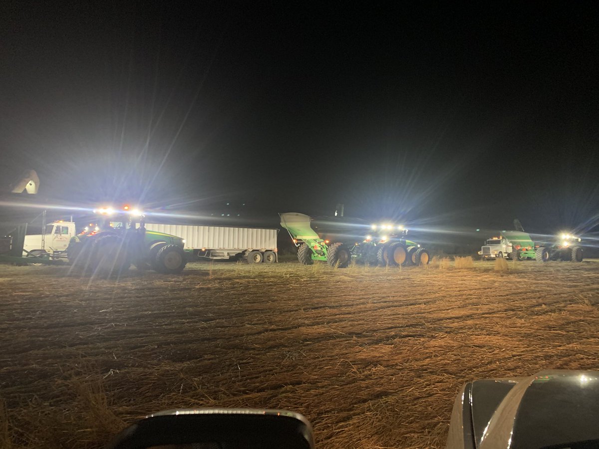 BectonBell1979's tweet photo. @FarmVoiceAR the #turnrow is active tonight https://t.co/aq7mrIOX06