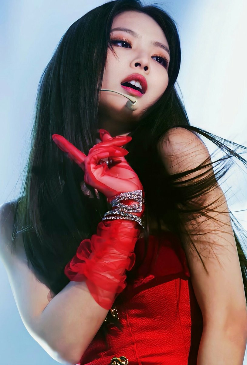 Licand19042000's tweet photo. #JennieRed Really lovely 💋💋💖🌟💖🌟 "Solo " #JENNIE https://t.co/4AuMU4eAjb