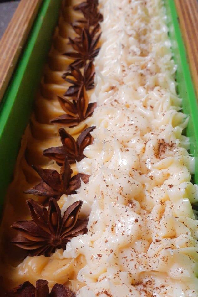 JNaturelle's tweet photo. Finally got around to making a Sweet Potato Pie Soap.
Made with Organic Sweet Potatoes and loads of Coconut Cream.
Topped with Anise Stars and scented with a blended Spice &amp; Cinnamon Essential oil blend.
Available next shop release.
#fallsoaps #handmadesoap #fallrelease https://t.co/EBAqBFZJKs