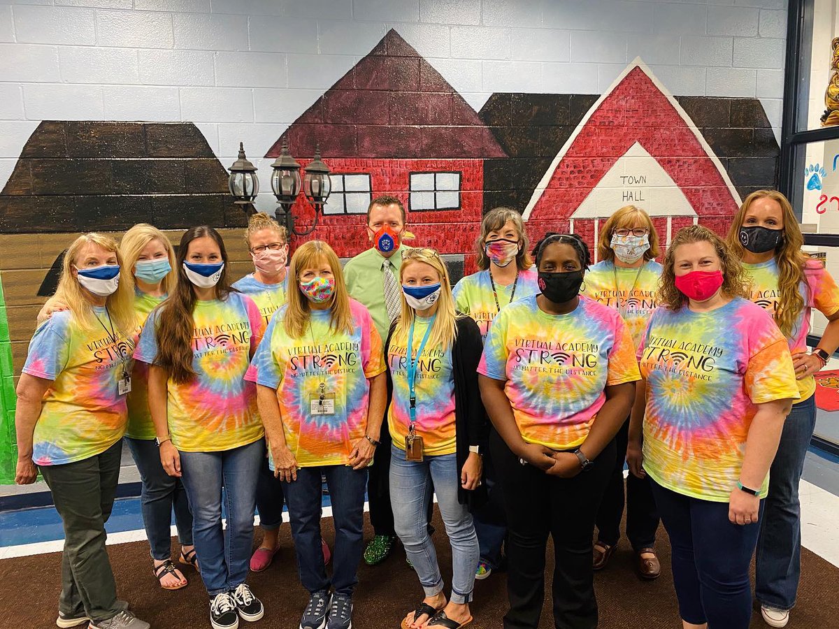 We're so proud of these modern day pioneers. Let's hear it for our virtual academy teachers! #burchbears🐻