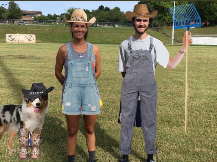 ‼️‼️GAMEDAY EVE‼️‼️               GAME TMR AT BEARDEN 
VARSITY @7 BRING A MASK!! ITS FARMER NIGHT!!!!!! 
#goads #dinetime 😈🍴