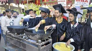Karan25dec's tweet photo. #NationalUnemploymentDay
UNESCO has declared 17th September as international "Pakoda" diwas.

Please bring your own thali 🙏

@Karan25dec
@suryapsingh_IAS
#HappyBirthdayNarendraModi
#NationalUnemploymentDay 
#राष्ट्रीय_बेरोजगार_दिवस https://t.co/TGv4BWlc2c