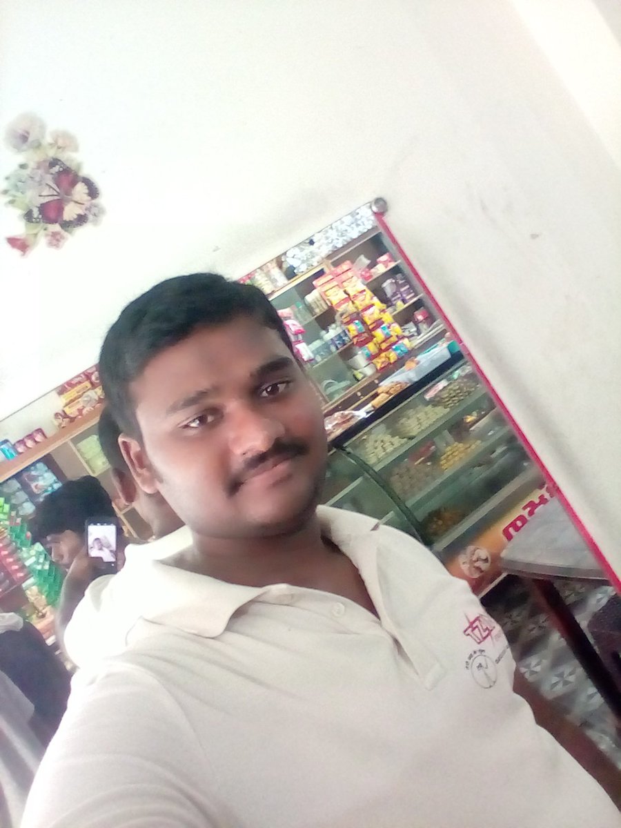 INTURISURESHBA3's tweet image. SMALL SELFIE