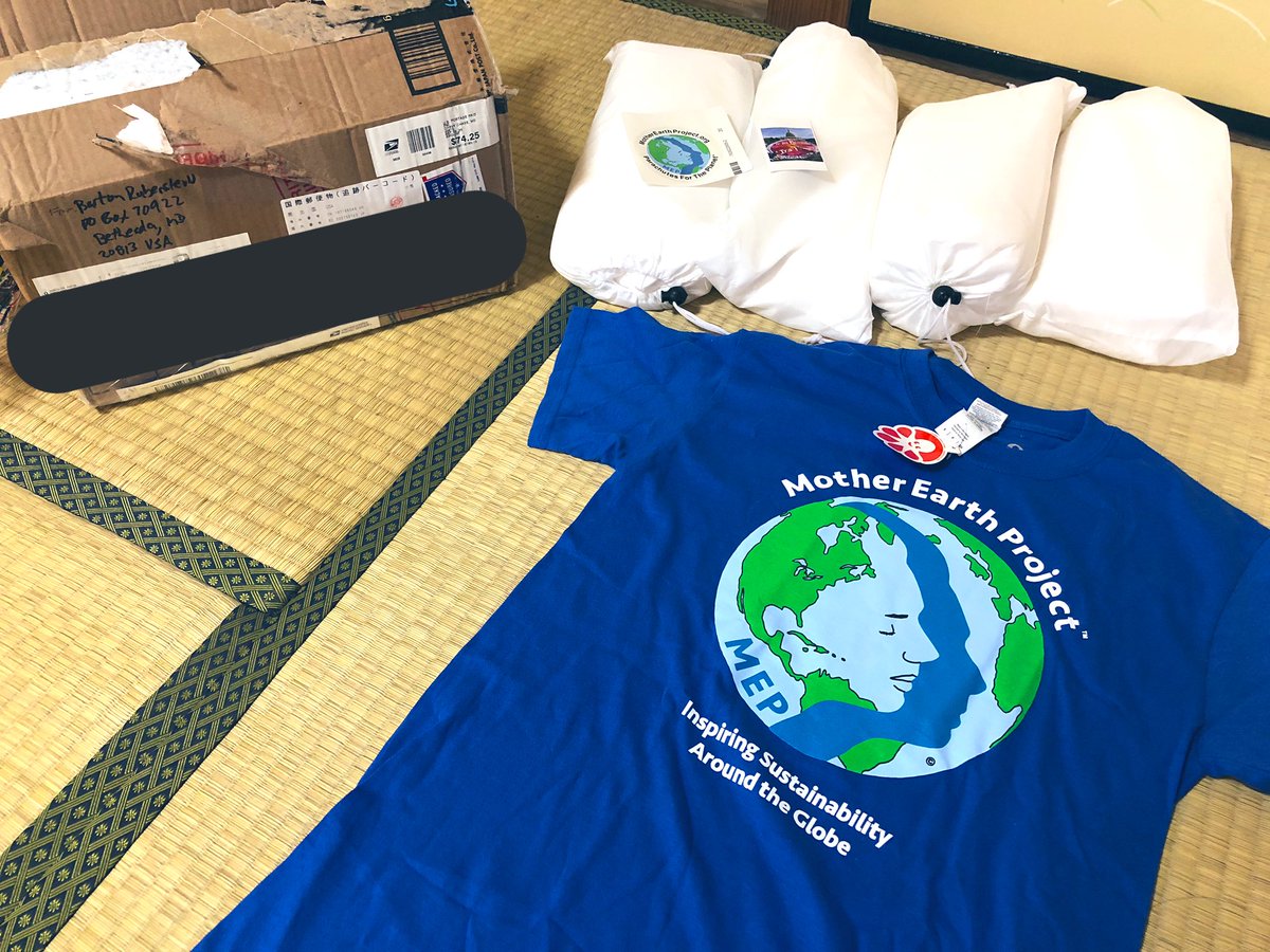 rintabi_58's tweet photo. アメリカからパラシュート届いたあああ！！！

#MotherEarthProject さんからパラシュート4つとTシャツ1枚を頂いた。9/25のGDCAではこのパラシュートにでっかくメッセージを描くぞ！！！

🌏

FFF鹿児島のGDCAは鹿児島中央駅前16:00〜18:00です！！！ https://t.co/NTVXVN4AKc