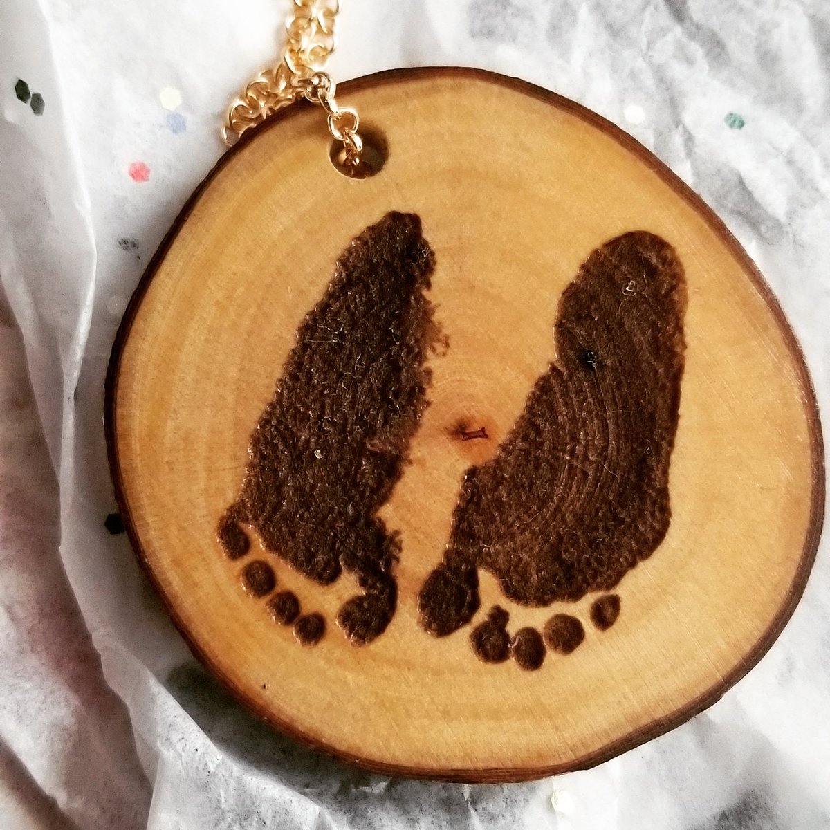 BambusaJamaica's tweet image. #CutenessOverload 🥰🥰🥰 Look at those little pair of feet engraved in our Guava Slice 🌿🖤🤗🤗🤗 So Precious

#PhotoKeyChain #Bambusa #giftsustainablyja #BabyGifts #ChristmasGift #BabyShower