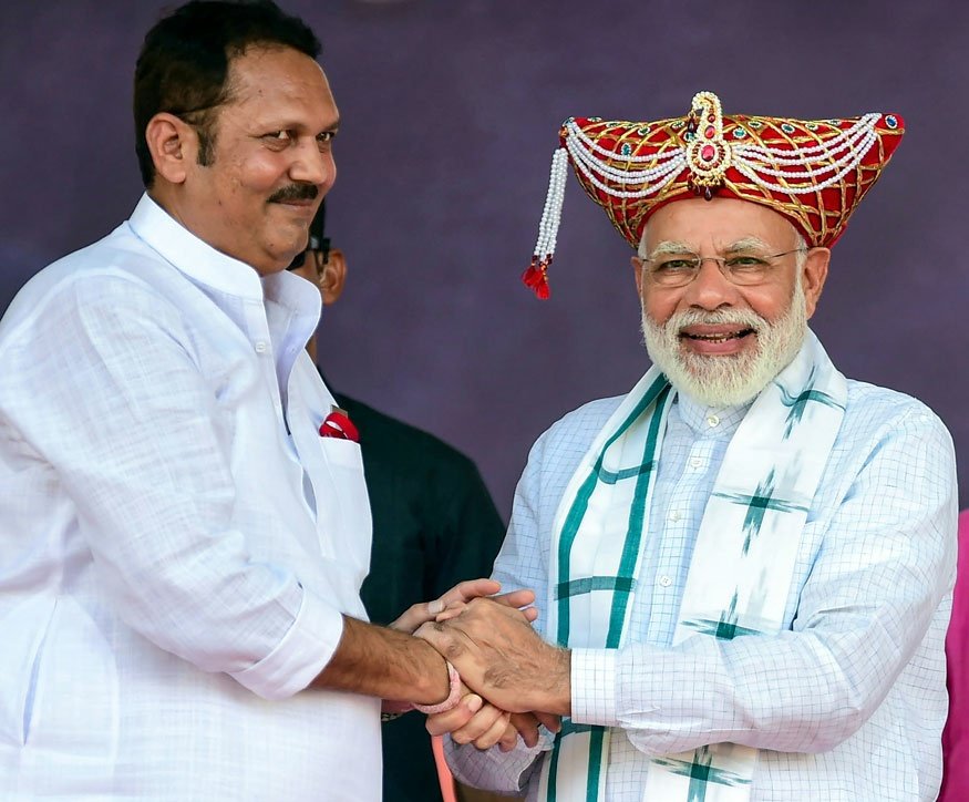 प्रधानमंत्री मा. नरेंद्रजी मोदी आपणास जन्मदिनाच्या लक्ष लक्ष शुभेच्छा.
देशातील सर्वसामान्य जनतेसाठी, राष्ट्रकार्यासाठी आपण दिलेले आजपर्यंत चे योगदान अमुल्य व आदर्शवत आहे. आपणास निरोगी, सुदृढ आरोग्य लाभो हीच ईश्वर चरणी प्रार्थना.आपल्या पुढील वाटचालीस सार्थ शुभेच्छा.
<a href="/narendramodi/">Narendra Modi</a>
