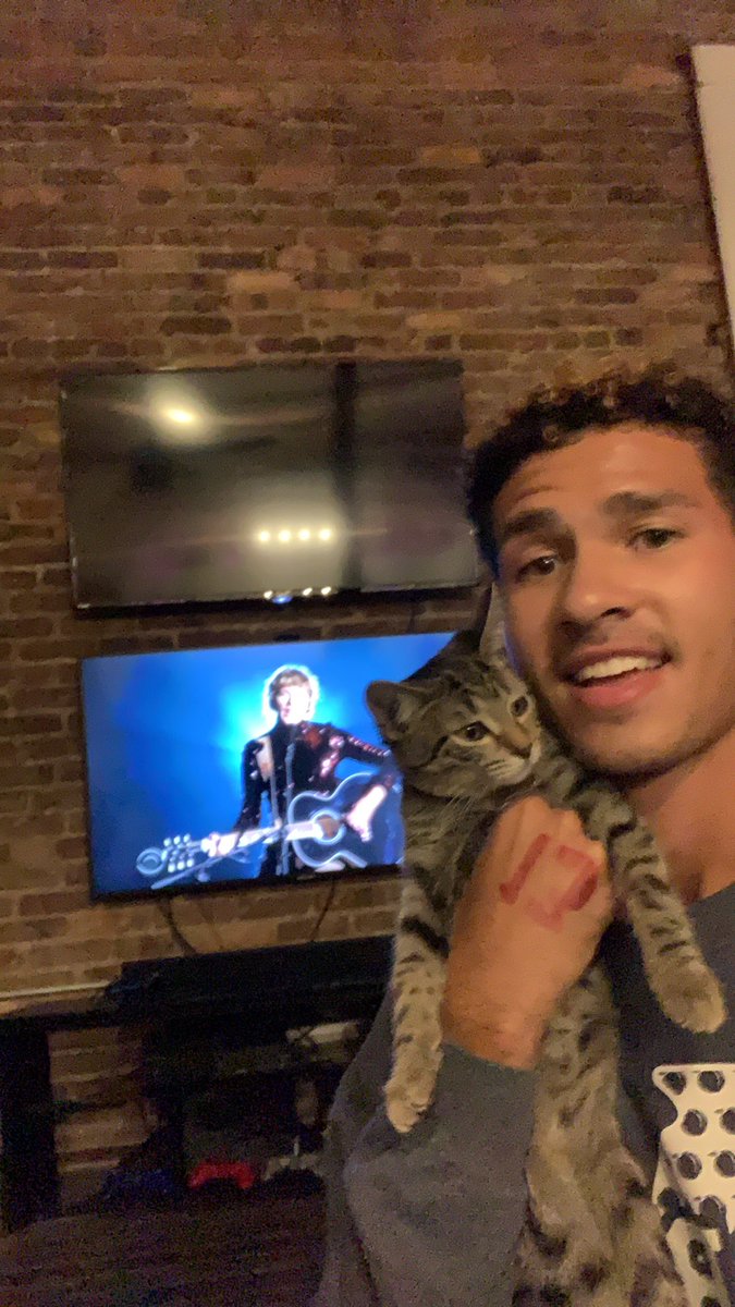 jay_lorswift's tweet image. watch party vibes with my bestest friends! we love supporting you @taylorswift13 !! @taylornation13 😻😻 #ACMawards #Betty #bettyishere
