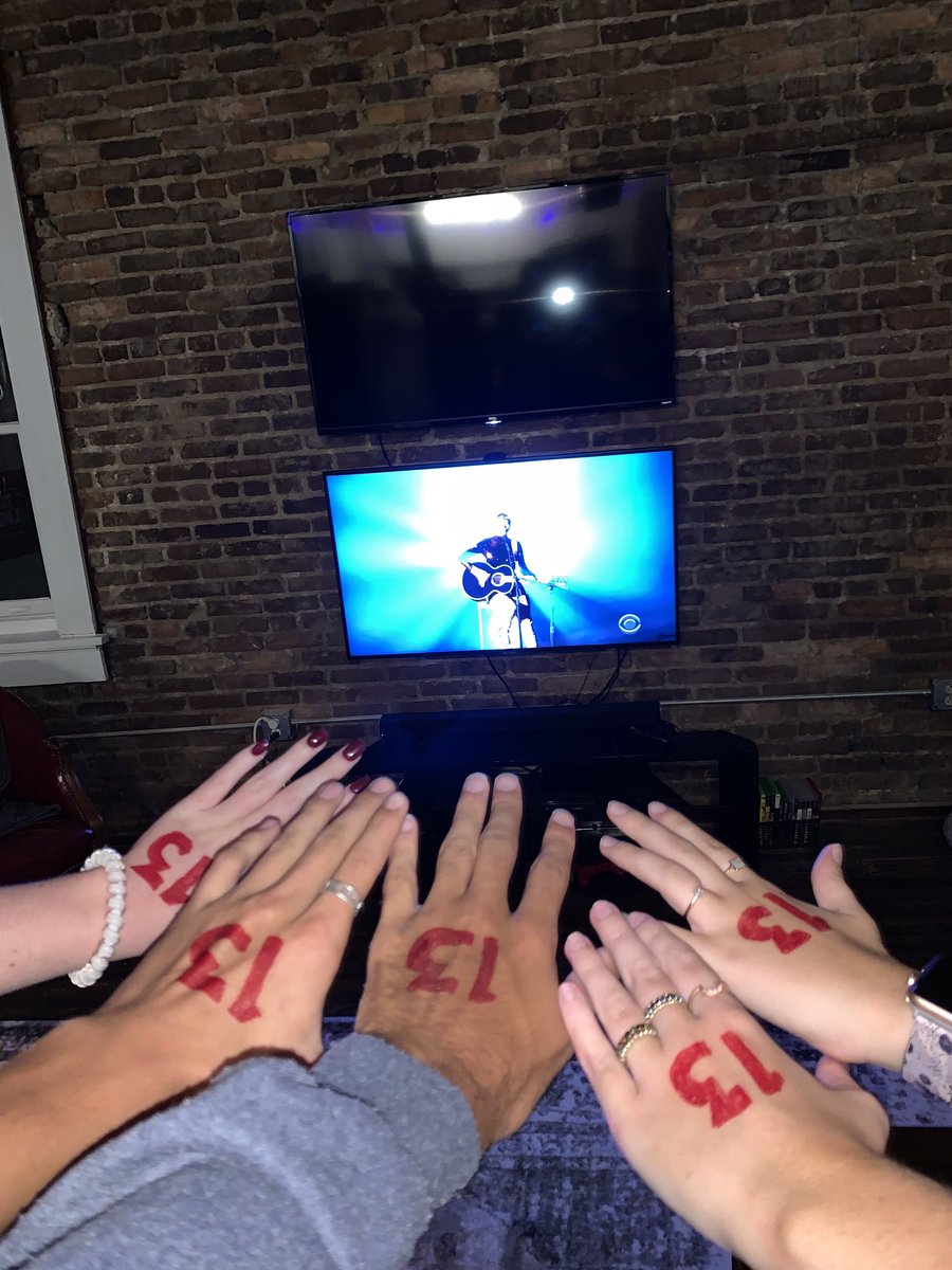 jay_lorswift's tweet image. watch party vibes with my bestest friends! we love supporting you @taylorswift13 !! @taylornation13 😻😻 #ACMawards #Betty #bettyishere