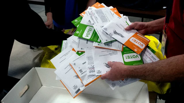Some North Carolina voters receive two absentee ballots hill.cm/bQRcDKZ
