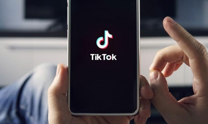 Iparprint's tweet photo. Tras el boom de las Stories, ahora todas las redes sociales quieren tener vídeos imitando a TikTok https://t.co/hvsykrLeu3 @marketing https://t.co/Q7D0xygAw5