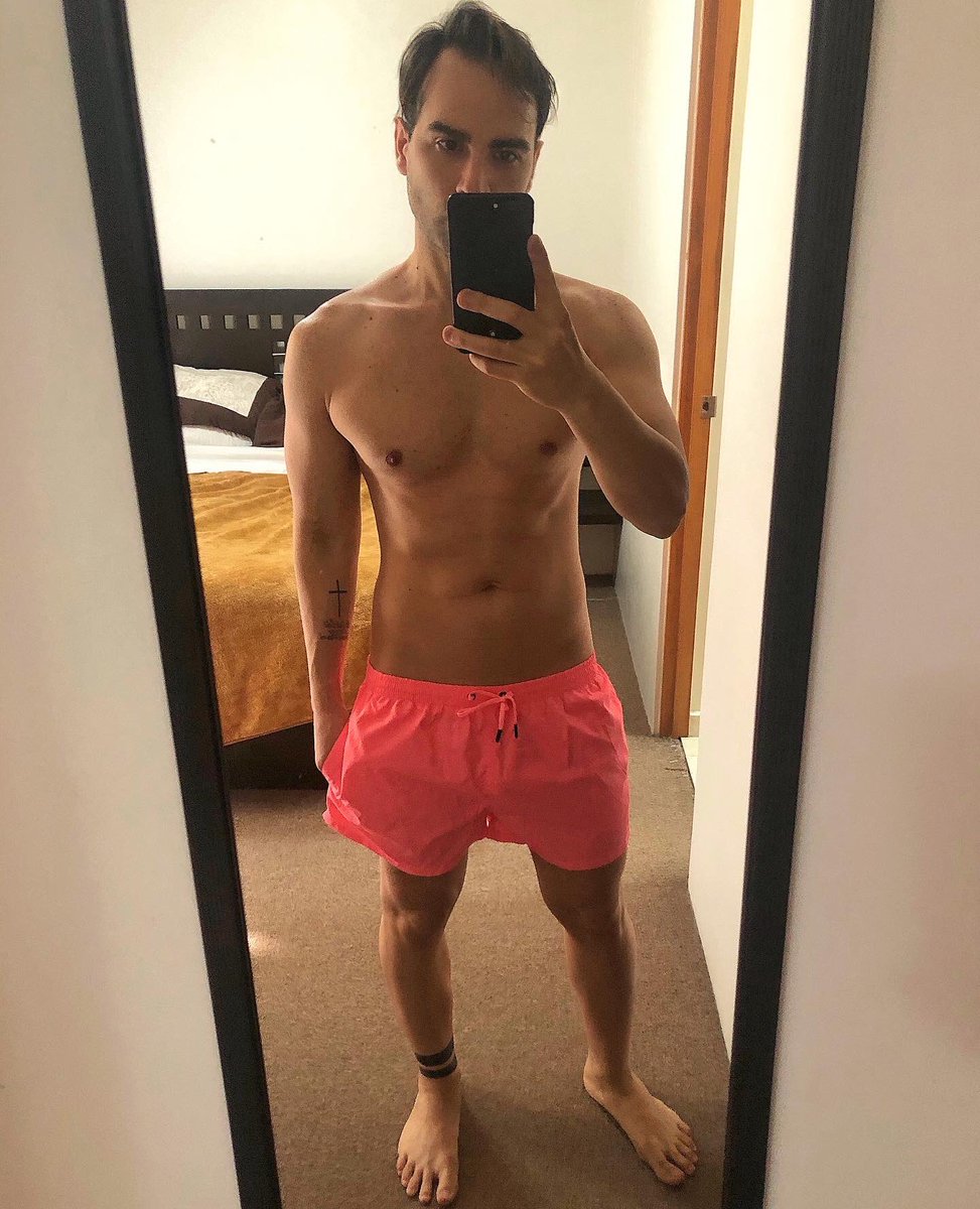 1, 2 o 3?, 💗🖤🧡Ayúdenme a Decidir. 🙈😂 Y por cierto ¡Feliz Mitad De Semana Para Todos! #streetfashion #fashiorismo #mensfashion #menwithstyle #RobertlaklaveStyle #robertlaklave #robertlaklavestylee #menshair #menstyle #picoftheday #followforfollowback #instafollow #menswimwear https://t.co/HIIdkOYN3M