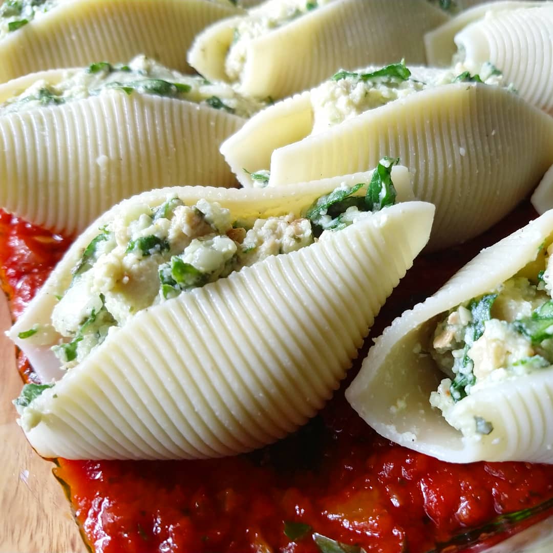 AnnamYumm's tweet photo. Chicken and spinach stuffed shells
#pasta #homemade #food #foodie #chicken #spinach #photograghy #photographylovers #foodblogger #foodblog #YouTuber #YummAnnam 

Recipe video link : https://t.co/cITD23ITfX https://t.co/NZEC36ZX9m