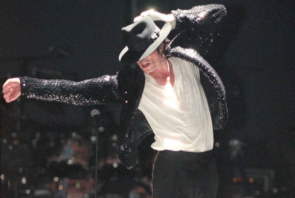 fanofmichaeljac's tweet photo. No olvidemos que el Estate de @michaeljackson nos dijo que aun faltan proyectos por lanzar... 😬😬😬😬
#reydelpop #kingofpop #michaeljacksonforever #michaeljackson https://t.co/tEmu7QK9mD