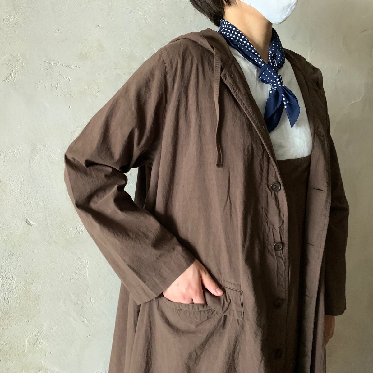 コットンリネン近江晒マウンテンパーカー】 季節の変わり目に活躍する