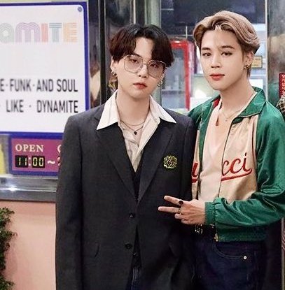 jins6ol's tweet photo. se acuerdan cuando jimin era más pequeño q yoongi https://t.co/4CA69ArrqX