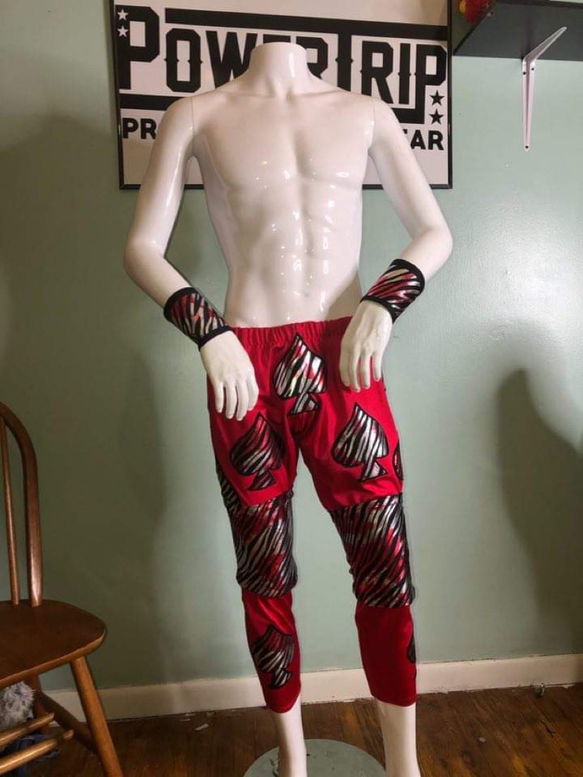 Double_J7735's tweet photo. My new wrestling gear thanks to power trip pro wrestling gear out of Kentucky. Inspired by my idol @ShawnMichaels #kingofspades #coryadams #wrestling #prowrestling #wrestler #vampireking https://t.co/RIPsR6bNyF