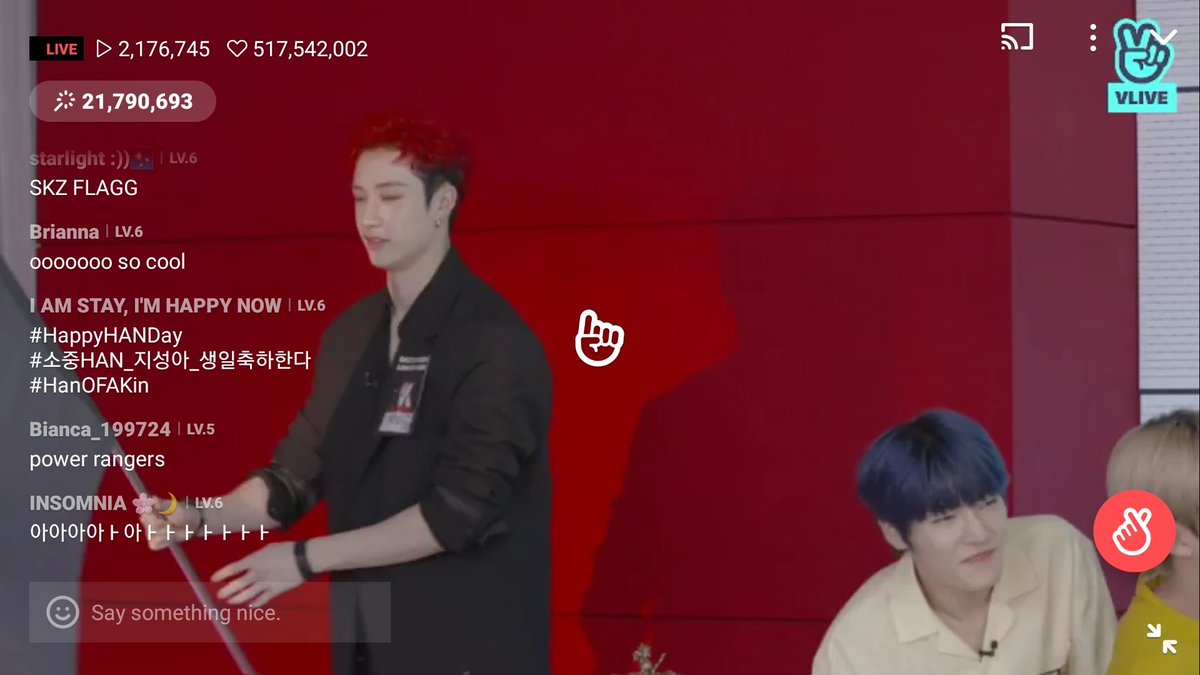infirements's tweet photo. I'M SO SORRY BUT WHY DOES BANG CHANS HAIR SYNCHRONIZES WITH THE WALL SO WELL #IN生 https://t.co/BhMeyne7Ve