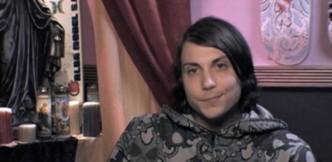 this looks like a screenshot from rupaul’s drag race