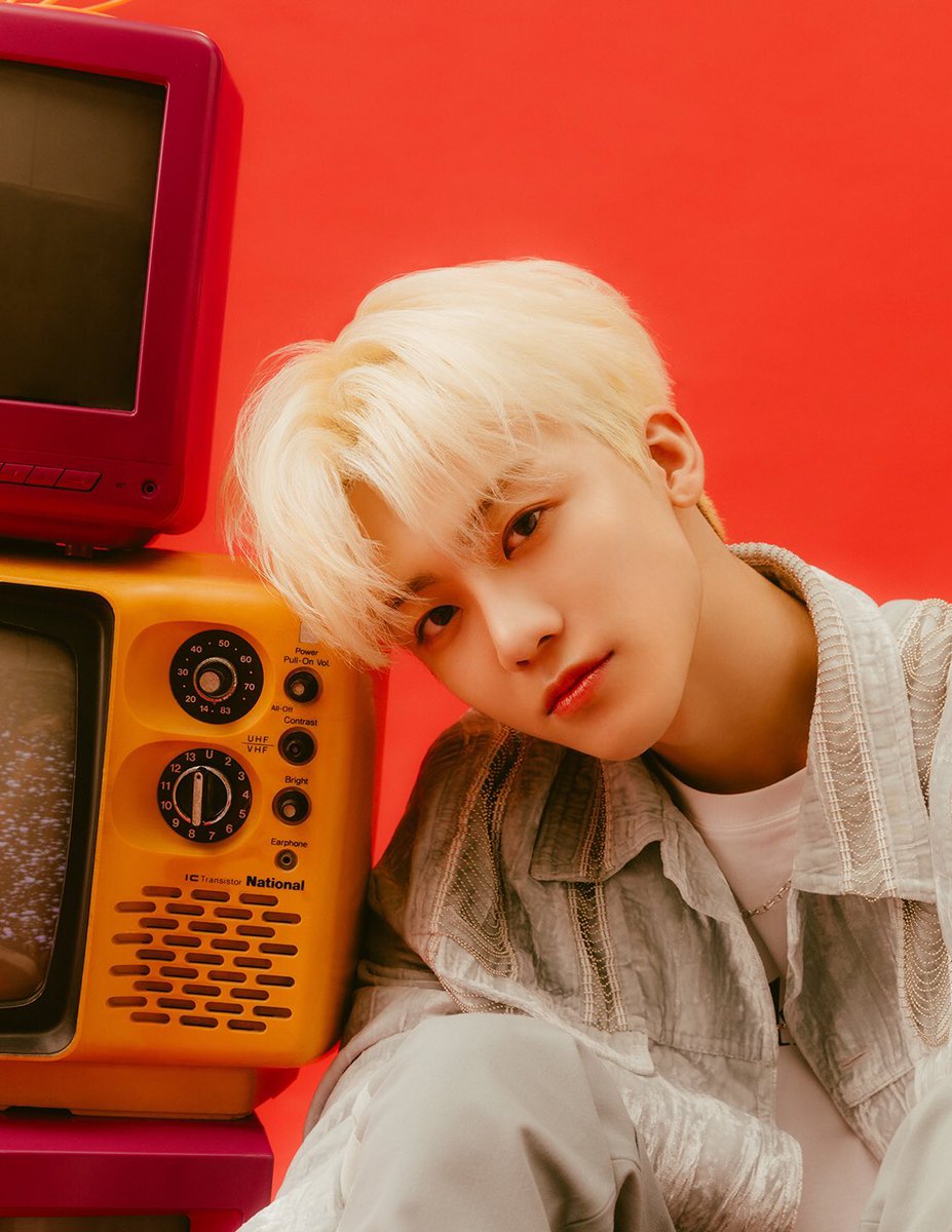 astralnana's tweet photo. wait bago ako umalis... JAEMIN?? POGI??? SANA OKAY PA AKO https://t.co/dfI2BG4Q0P