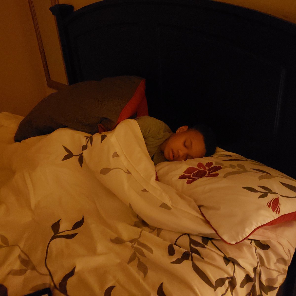 carlanda_'s tweet photo. Currently wondering...
1. When did this happen?🤔
2. Where am I going to sleep!?😒🤦🏾‍♀️

#momlife #fixitjesus #theentitlement https://t.co/EvF0dhFUsE