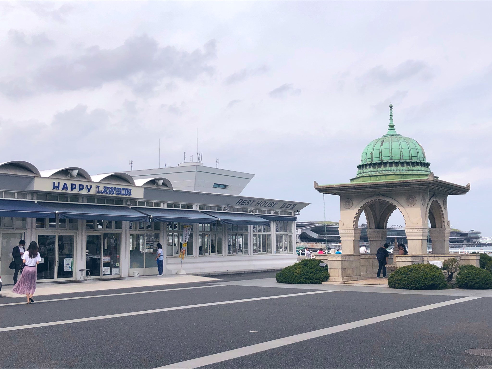 Yokohama Views 13年間ありがとう 横浜 山下公園内にあるハッピーローソンが 今月いっぱいで閉店ですって 悲しい 横浜 Yokohama T Co Vveyeldpyy Twitter
