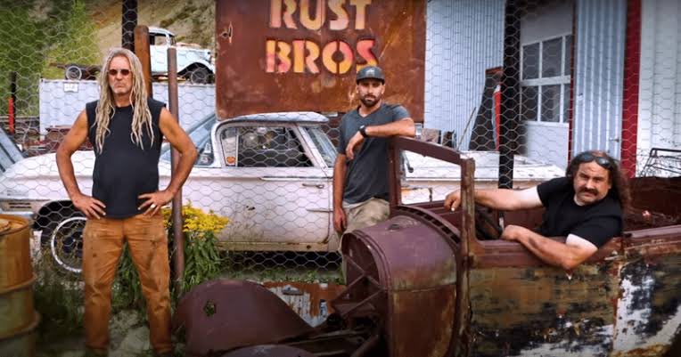gatodisociado_'s tweet photo. Carlos ve un programa de autos en Netflix #RustValley y les juro que cuando veo a estos tres solo pienso: Rob Zombie, Mike Shinoda y Danny DeVito 😂♥️ https://t.co/VMtPYE0Un4
