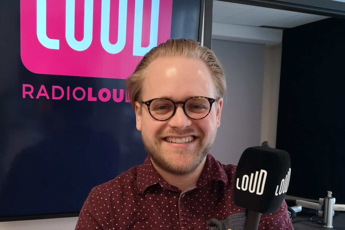 JOBNYT

På mandag begynder min vildeste professionelle udfordring til dato. Jeg har sagt ja til jobbet som podcastredaktør på @radioloud_dk.

Jeg glæder mig til at få det fantastiske indhold til at leve som podcast - og til at indkøbe nye, spændende produktioner.

#dkmedier