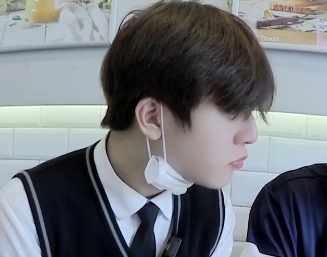 pinkj05_'s tweet photo. จองฮวานกับชุดนักเรียนหรอ https://t.co/TZdIS612k5