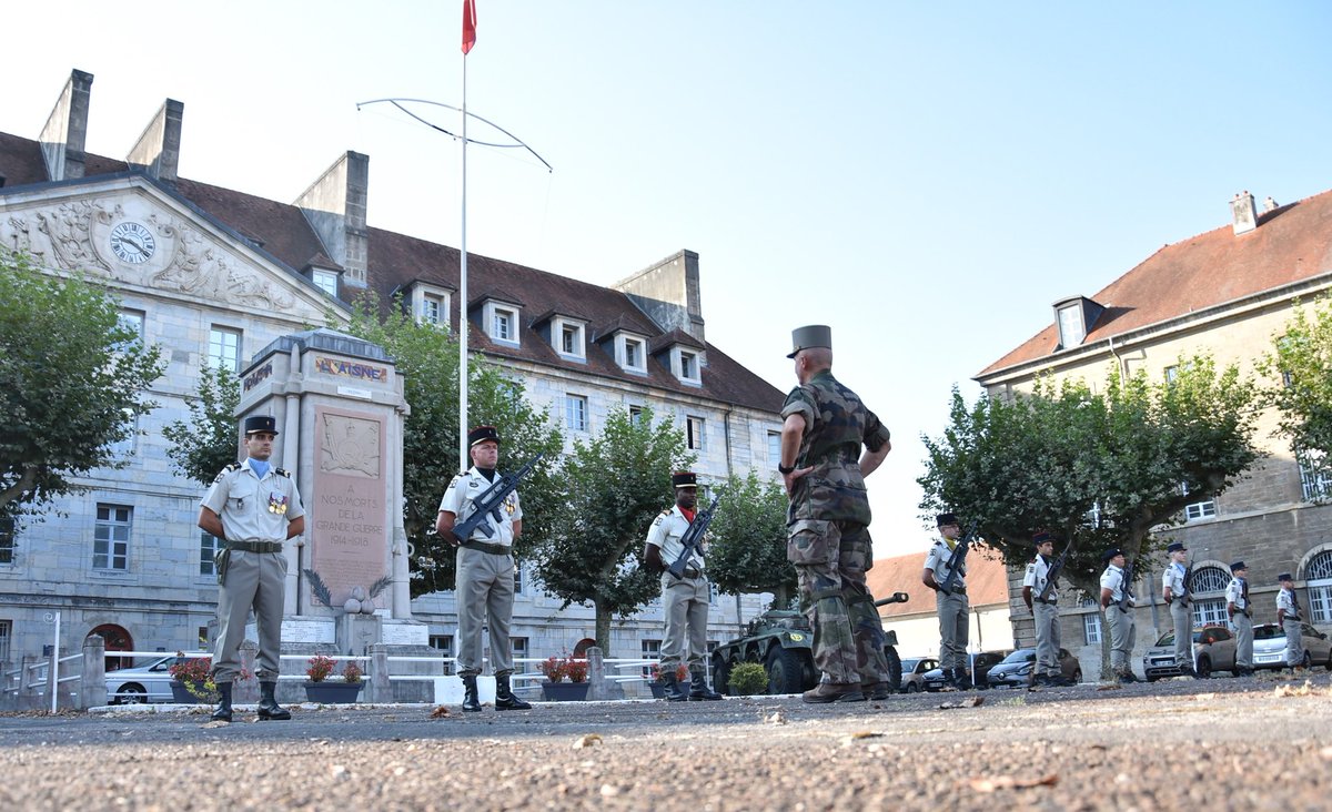 1reDivision's tweet image. Visite du GDI Gaulin au sein de la  #7BB qui fait face à de nombreux défis qu'elle aborde avec sérieux, confiance et beaucoup d'anticipation.