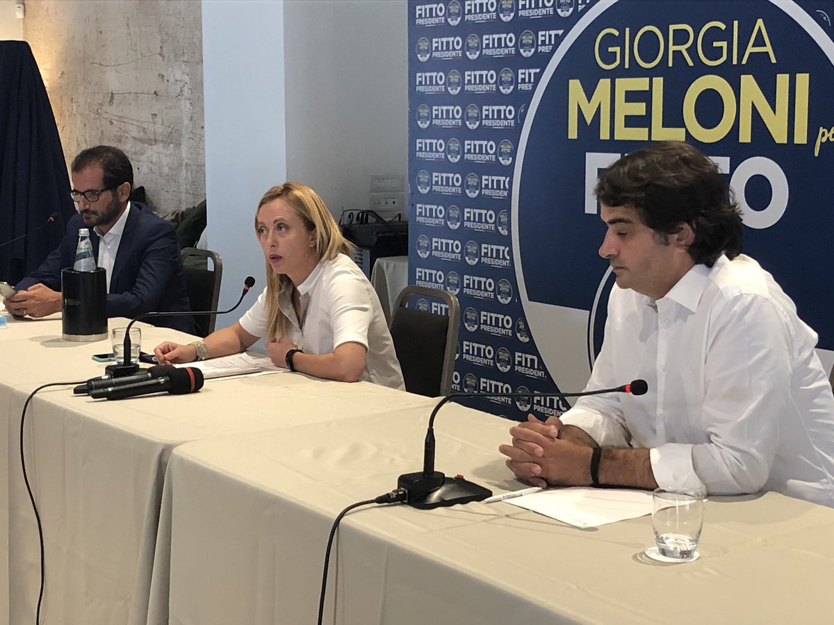 RaffaeleFitto's tweet photo. Grazie @GiorgiaMeloni per aver creduto sulla #Puglia ma soprattutto grazie per la vicinanza che hai espresso ai pugliesi sia fisicamente ma anche da lontano.
La tua visione di una #Puglia moderna ed efficiente la costruiremo insieme. ST
#alcuoredellapuglia #FittoPresidente https://t.co/DaBqRrrQEq