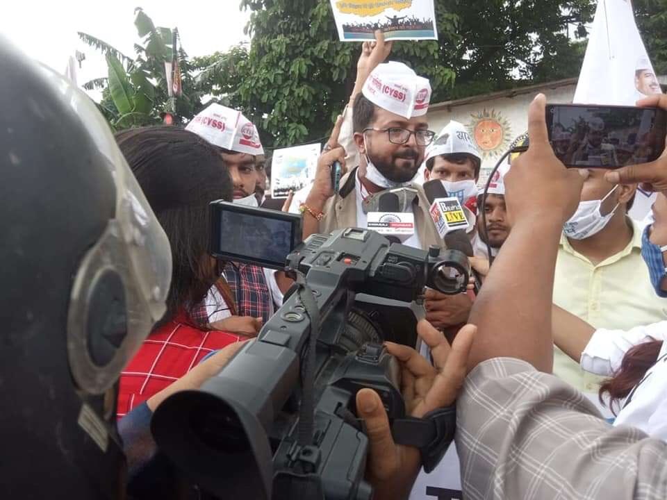 _SauravSingh_'s tweet photo. #NationlUnemploymentDay
#राष्ट्रीय_बेरोजगार_दिवस 

In order to give further edge to the unemployed movement, 
@AamAadmiParty Student unit @CYSS in Bihar also raised its voice against the BJP.

Awaaz Do Hum Ek Hai.💪👍
Resign if not employment. https://t.co/uMQWNhc4Zd