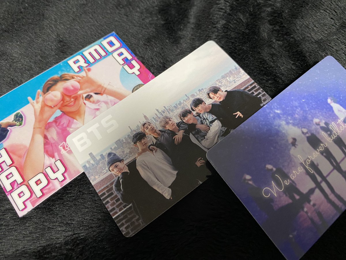 JpArmy2018's tweet photo. @namcafe_s 
@HoneyJoonie94 님
@HoneyJoonie94JP 様
@nam09_12 様
やっとナムさんのカプホ🥤頂いて来ました。特典もた〜くさん✨🎁✨
何とさらにラッキーさん🤞に選ばれて😳特別トレカ🃏まで頂いて来ちゃいました💕
ナムさんへの愛が溢れている展示💖
素敵な空間有難うございました😌 https://t.co/yLiAEJhI6C