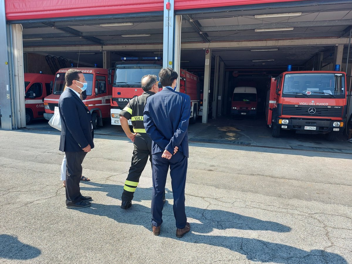 ManfrediPotenti's tweet photo. #Buongiorno amici! 

#Oggi abbiamo il #piacere di #ospitare il Sen. @CandianiStefano a #Livorno.

Dopo un’ #intervista e un #incontro con i #candidati, stiamo #effettuando una #visita al #Comando #Caserma dei #VigilidelFuoco. 

#ToscanaCiSiamo #CeccardiPresidente #Toscana2020 https://t.co/HQmsrMAQCU