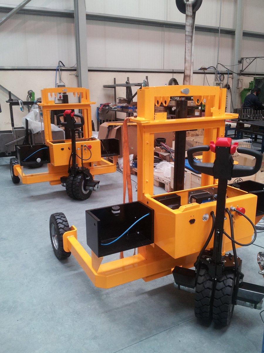 CONHERSAoficial's tweet photo. Apiladores autocargantes. 
Stacker with self-loading system.

#Materialhandling https://t.co/lSG700ShOE
