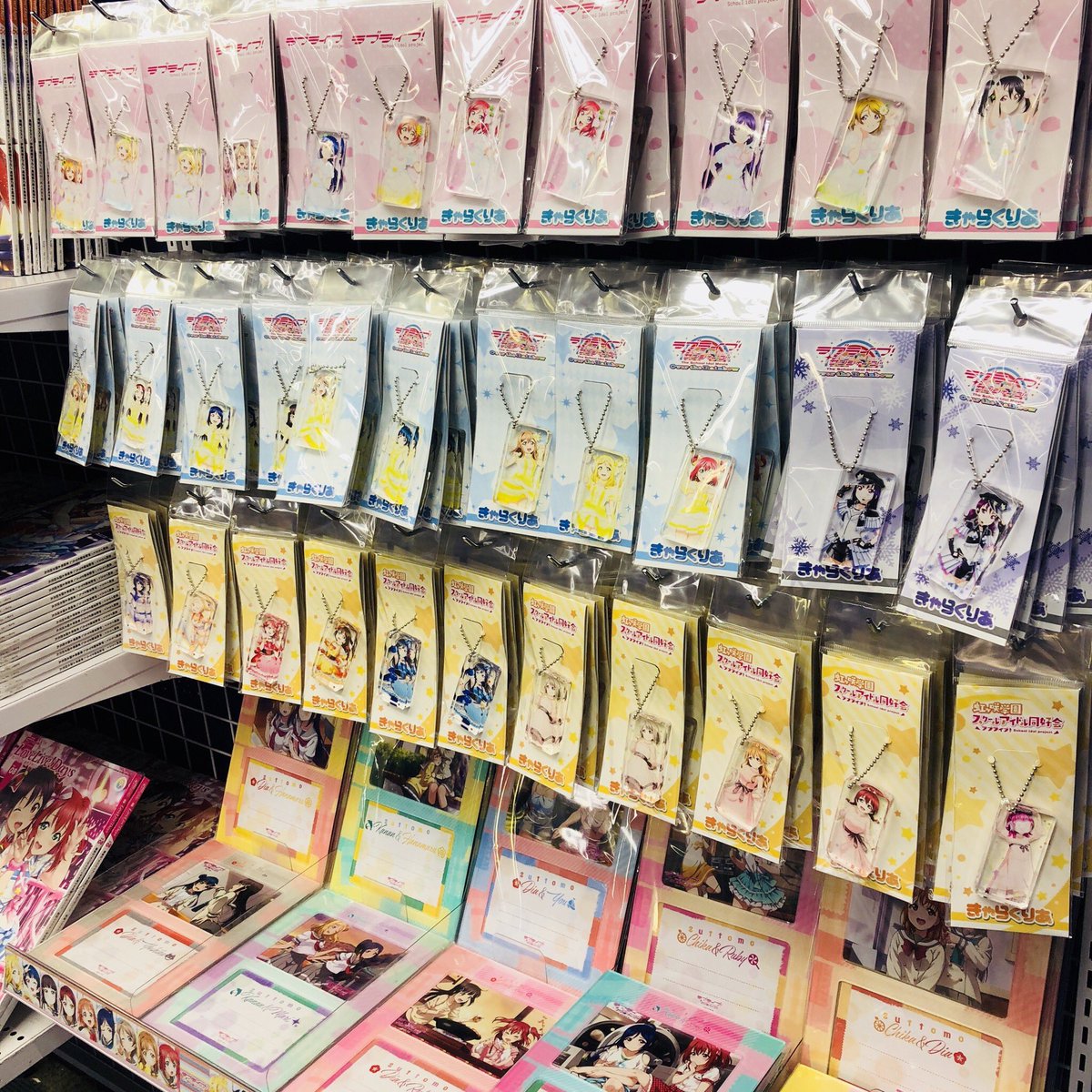 電話予約受付中 アニメイト秋葉原本館 フェア情報 4階b館にて Lovelive Days ラブライブ 総合マガジン Vol 09 発売記念アニメイト秋葉原本館オンリーショップ 開催中です きゃらくりあ 各種の先行販売もあります 詳細はpopをチェック